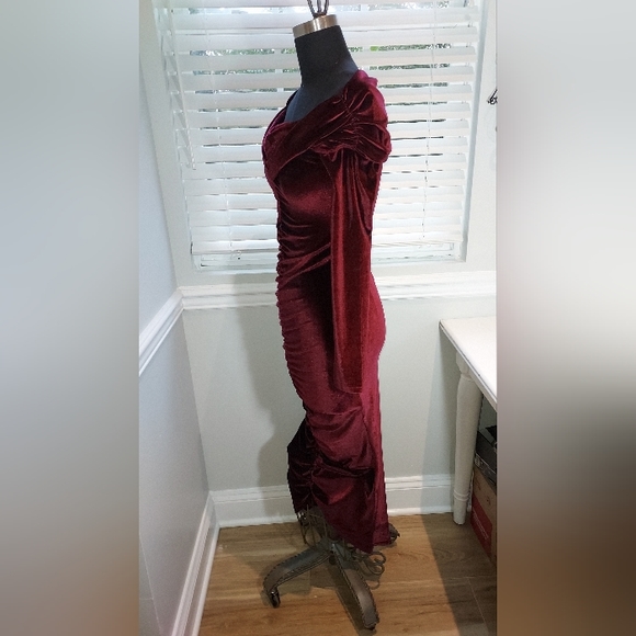 Miss Circle Maroon Velvet 3/4 Sleeve Full Length Evening Dress NWT - Picture 4 of 7